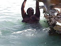 Минең пляжда