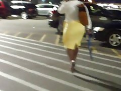 Киң бот, зрелый пилотный һары юби..